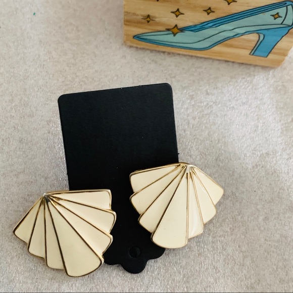 Vintage Jewelry - Vintage Ivory Gold Statement Studs Earrings